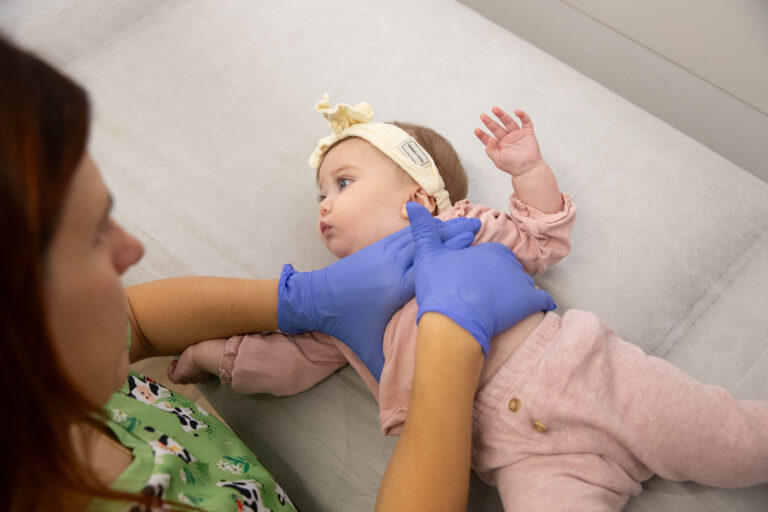 Clara Comes Fisiopediatrica neonato 360 bebe masaje torax